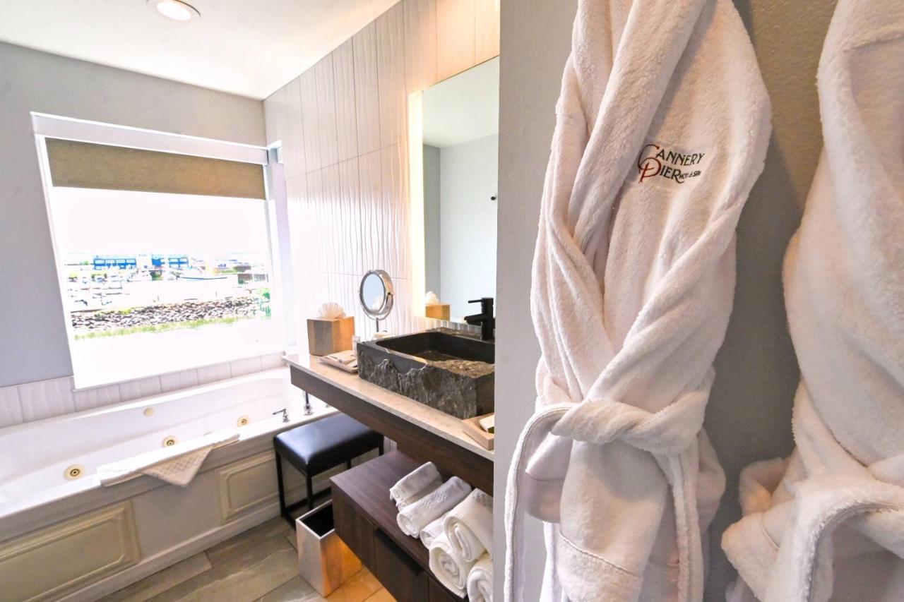 Hotel Cannery Pier &